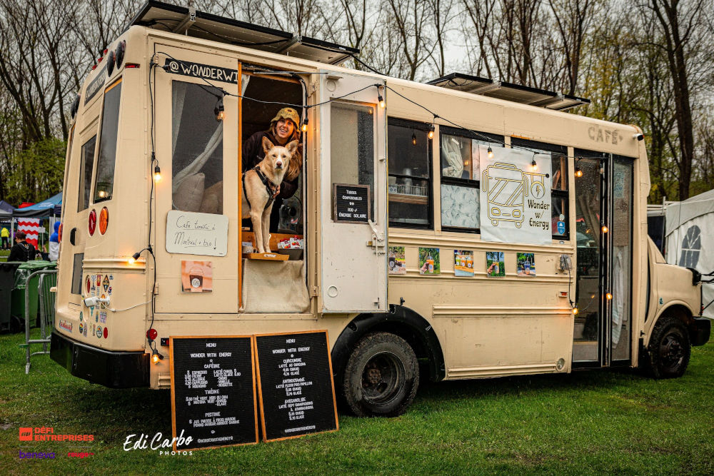 Illustration for booking the Wonder w/ Energy bus